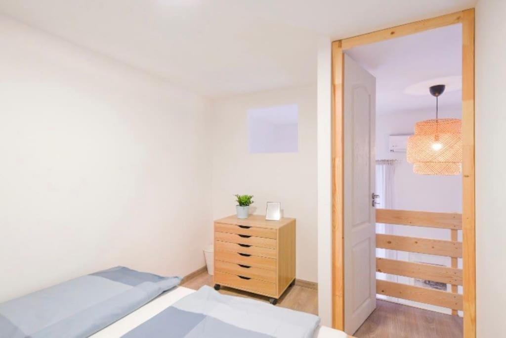 2 Bedroom Flat In Nyar Str., Boutique Appartamento *