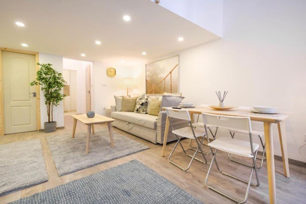 2 Bedroom Flat In Nyar Str., Boutique Appartamento Budapest